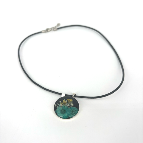 Round Pressed Flower Necklace Round Black (Achillea) - Arts and Heritage St. Albert